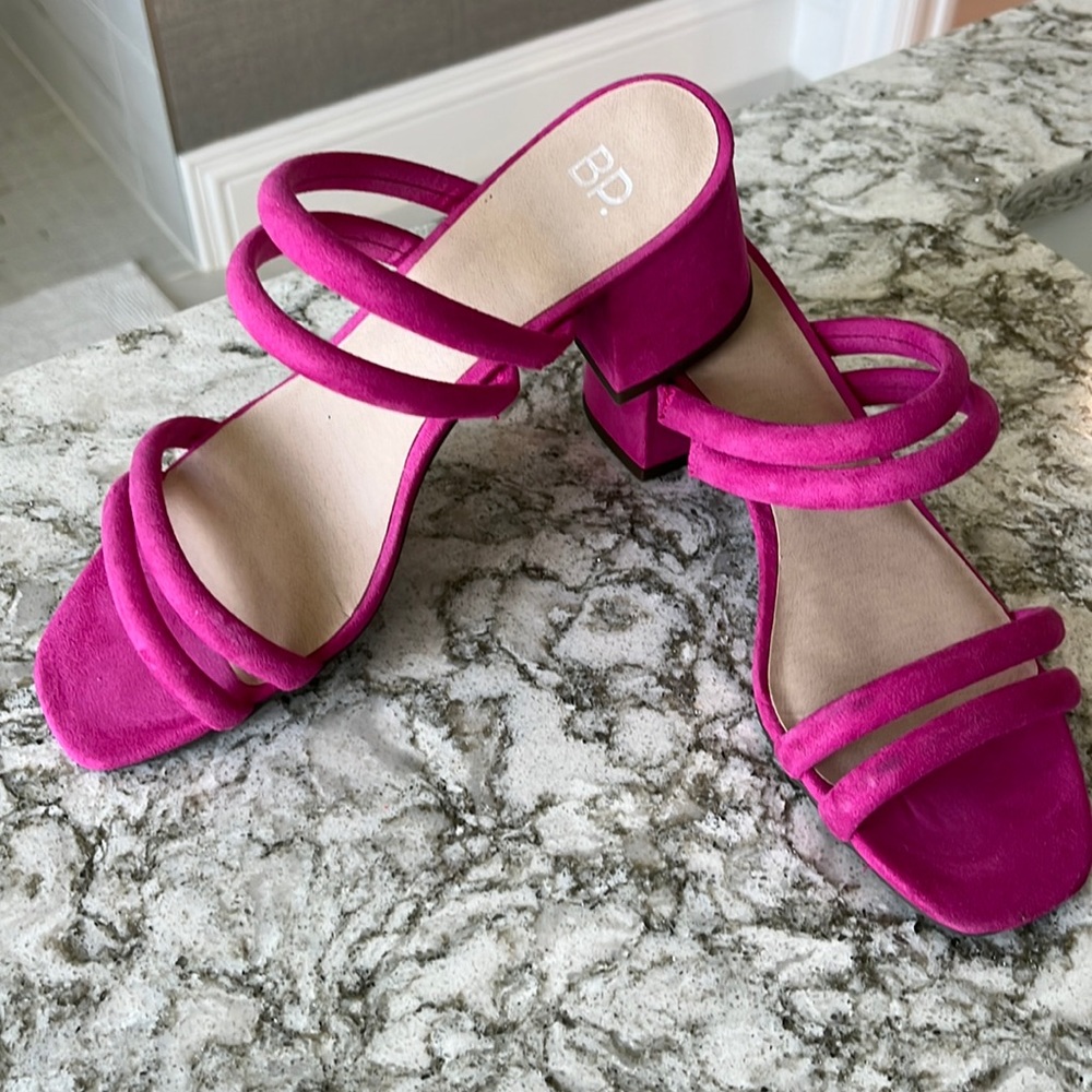 BP. Pink suede sandal
